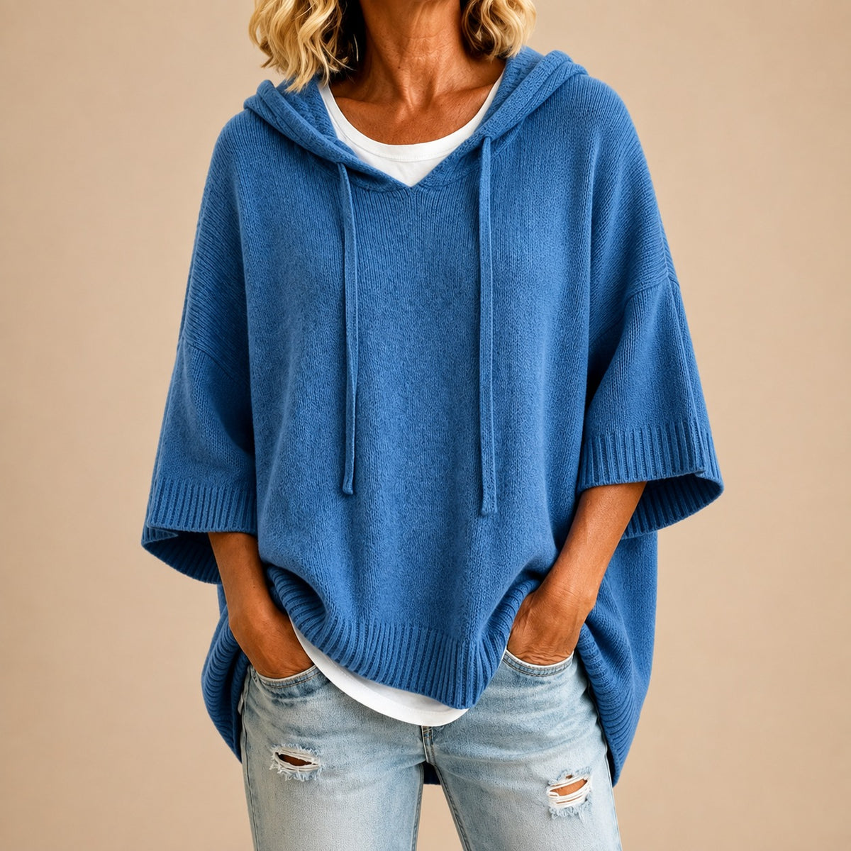 Emilia | Poncho in Maglia con Cappuccio e Manica a Tre Quarti