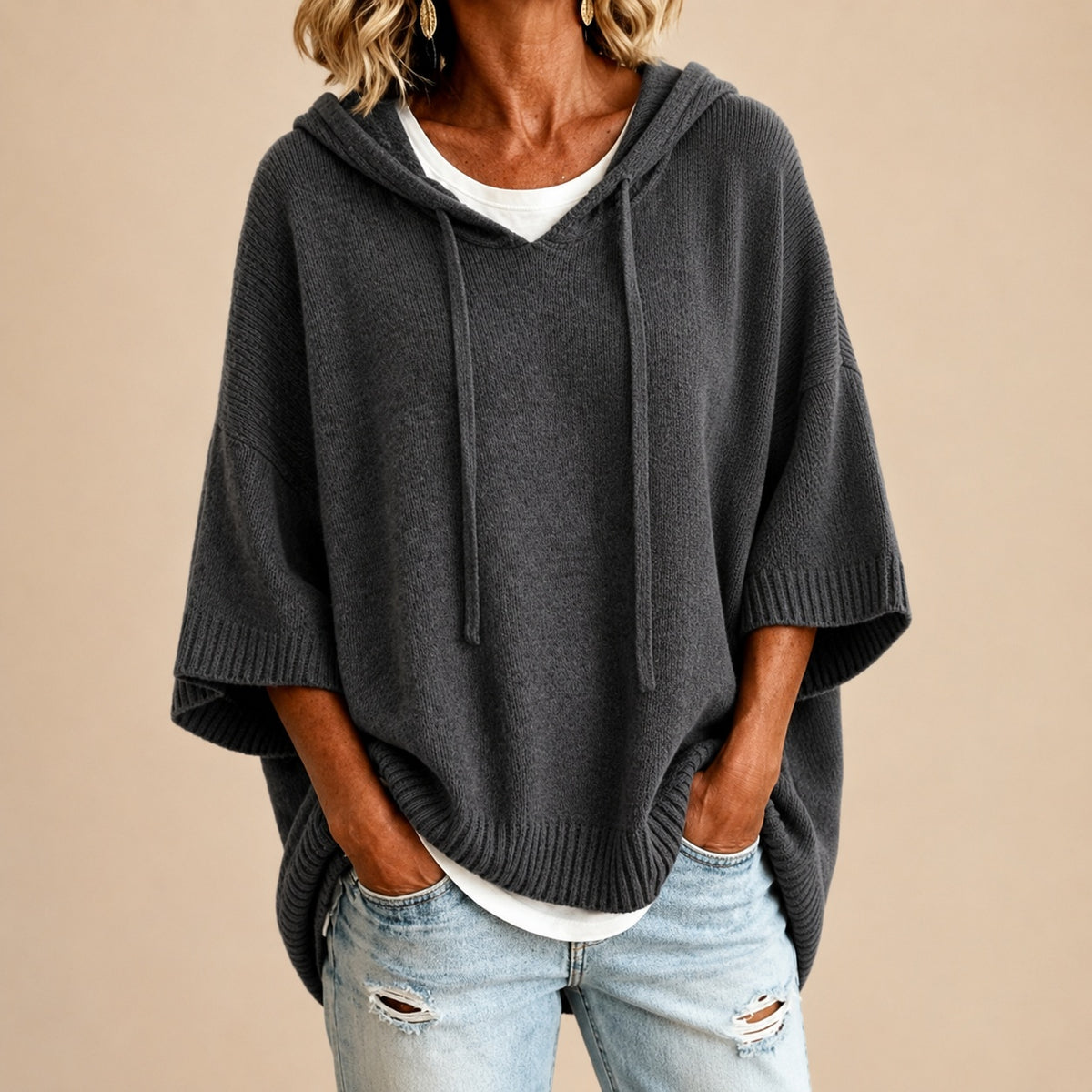 Emilia | Poncho in Maglia con Cappuccio e Manica a Tre Quarti