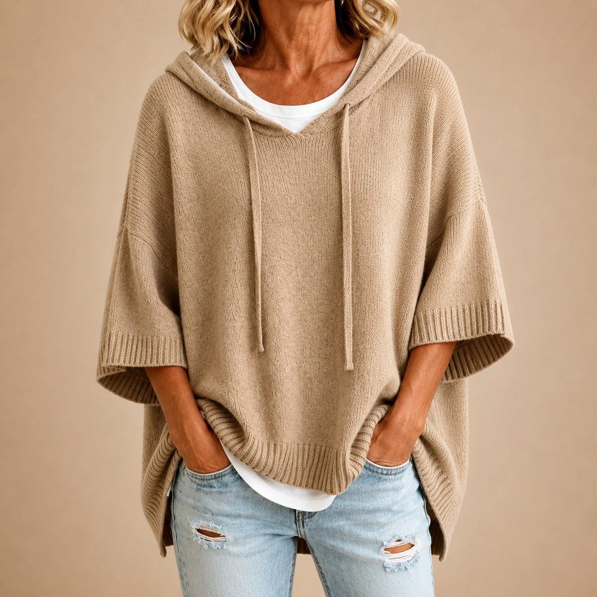 Emilia | Poncho in Maglia con Cappuccio e Manica a Tre Quarti