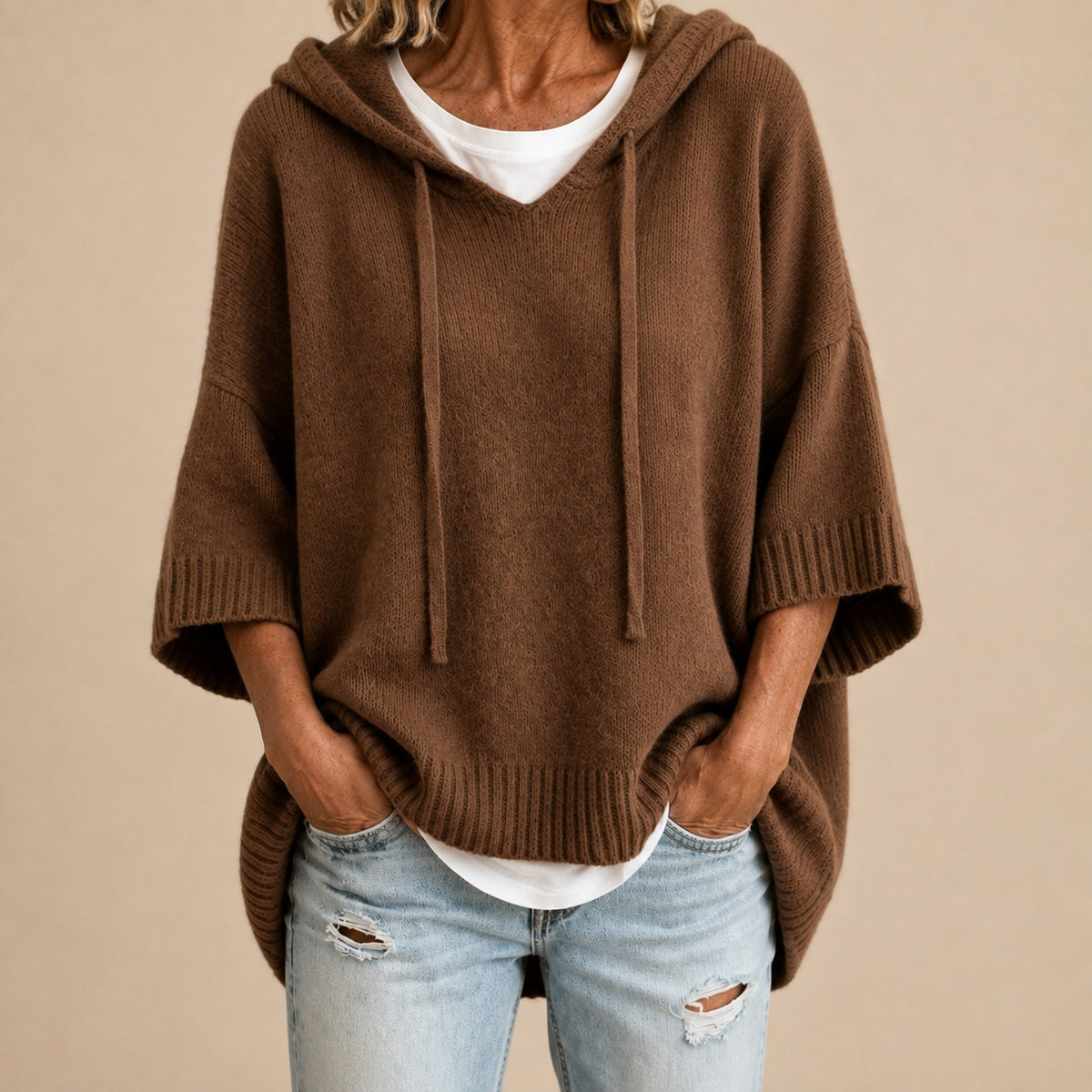 Emilia | Poncho in Maglia con Cappuccio e Manica a Tre Quarti