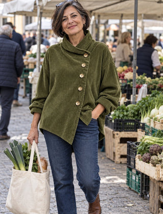 Marisa top in velluto a coste verde oliva, look da mercato